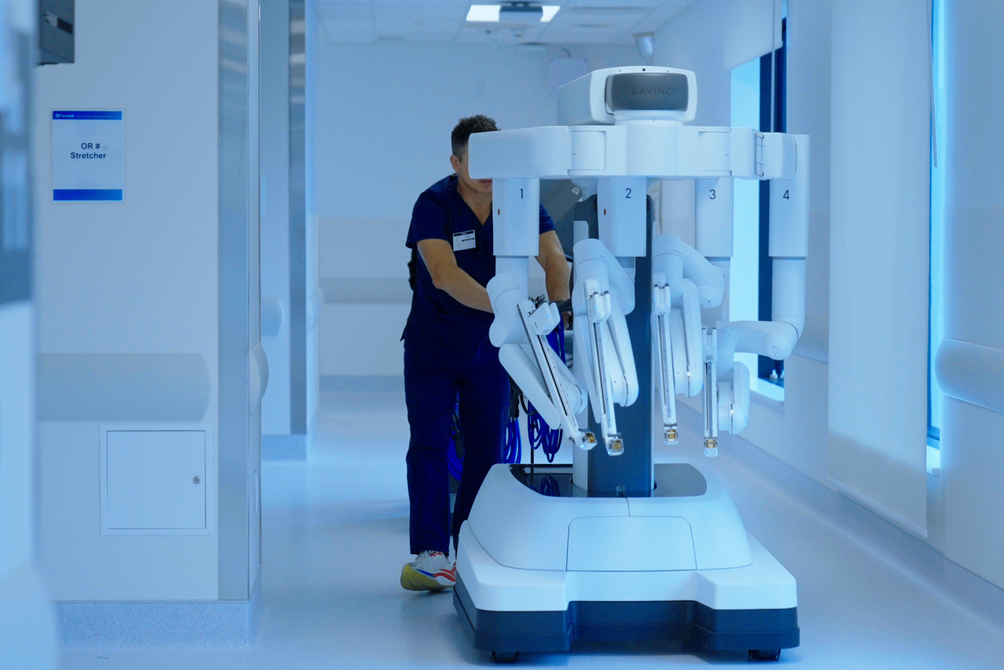 Da Vinci Xi arrives at Royal Columbian Hospital