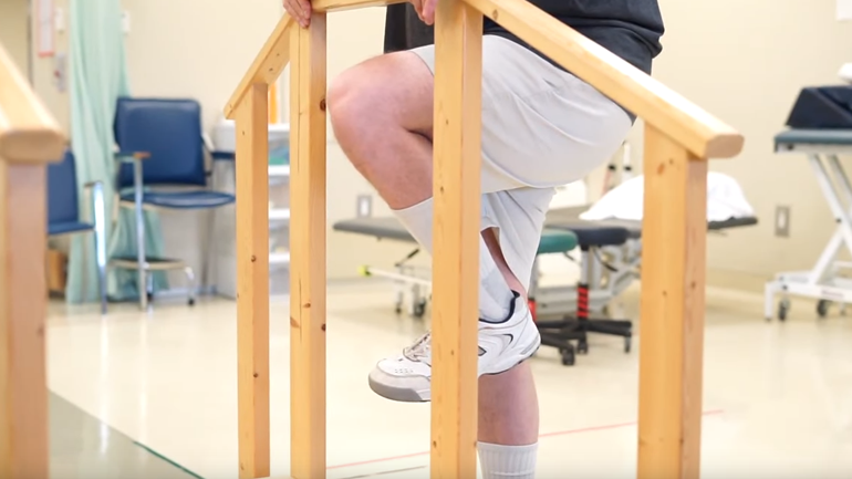 Patient doing knee exercise