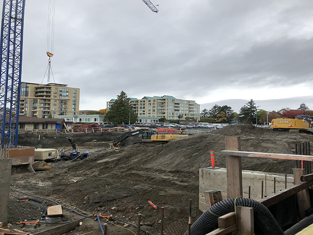 Crews continue work in deep excavation zone at Peace Arch expansion site - October, 2019